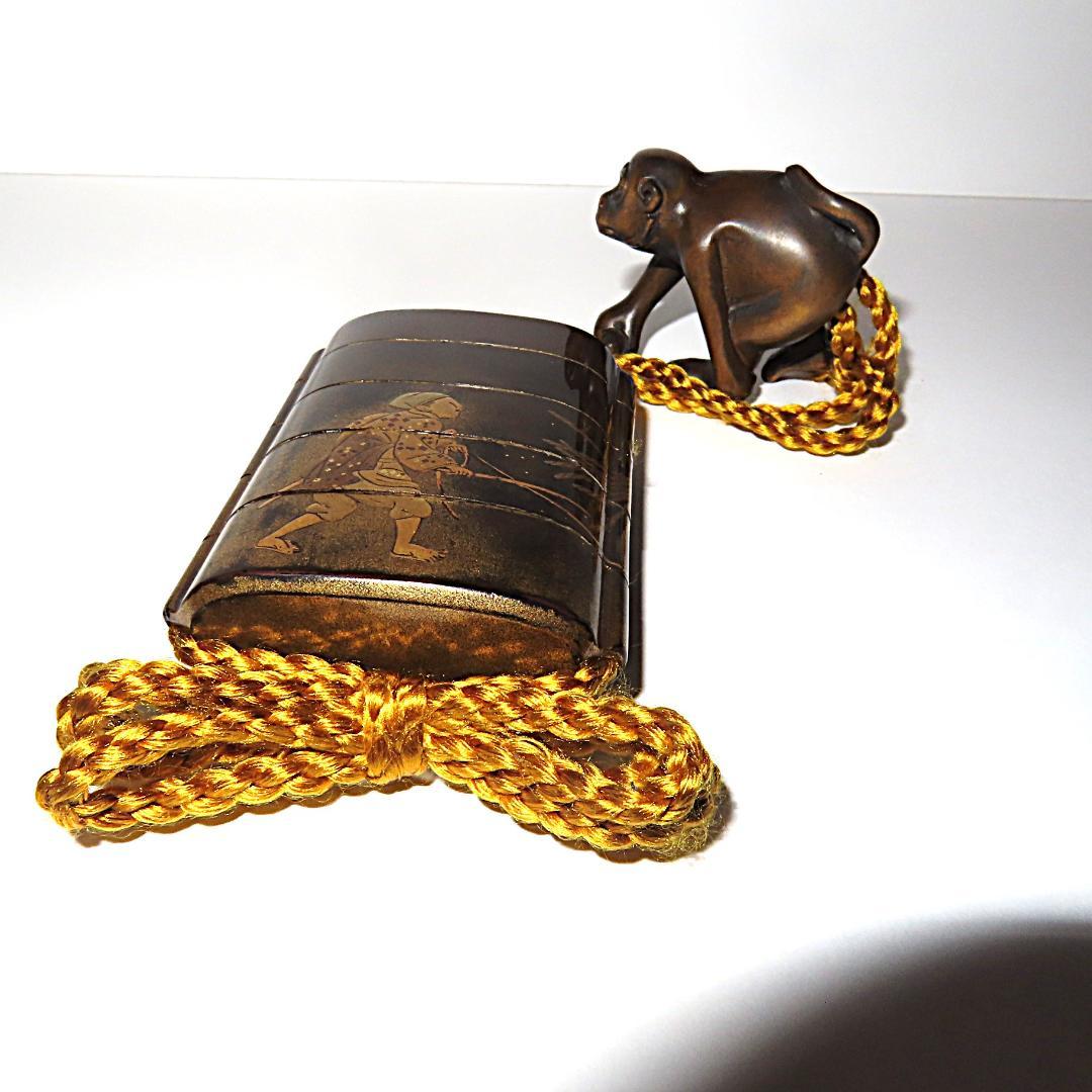 猿回し蒔絵印籠（根付　猿）