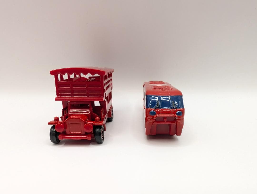 最終値下　トミカ　ディズニー　トイ・ステーション　グランドオープン　レッドカラー