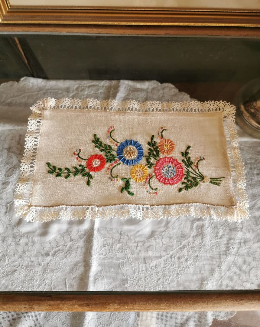 アンティーク フランス ロゼッタの花束 ボビンレース装飾 リネントレイクロス