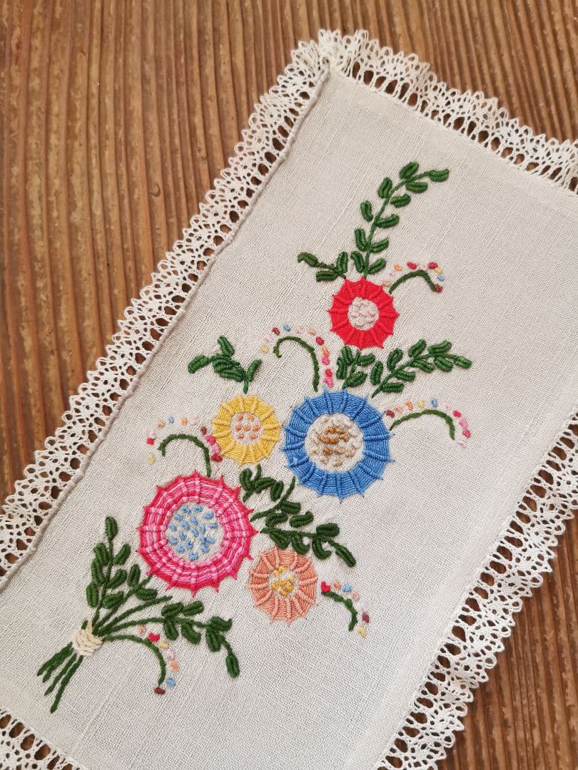 アンティーク フランス ロゼッタの花束 ボビンレース装飾 リネントレイクロス