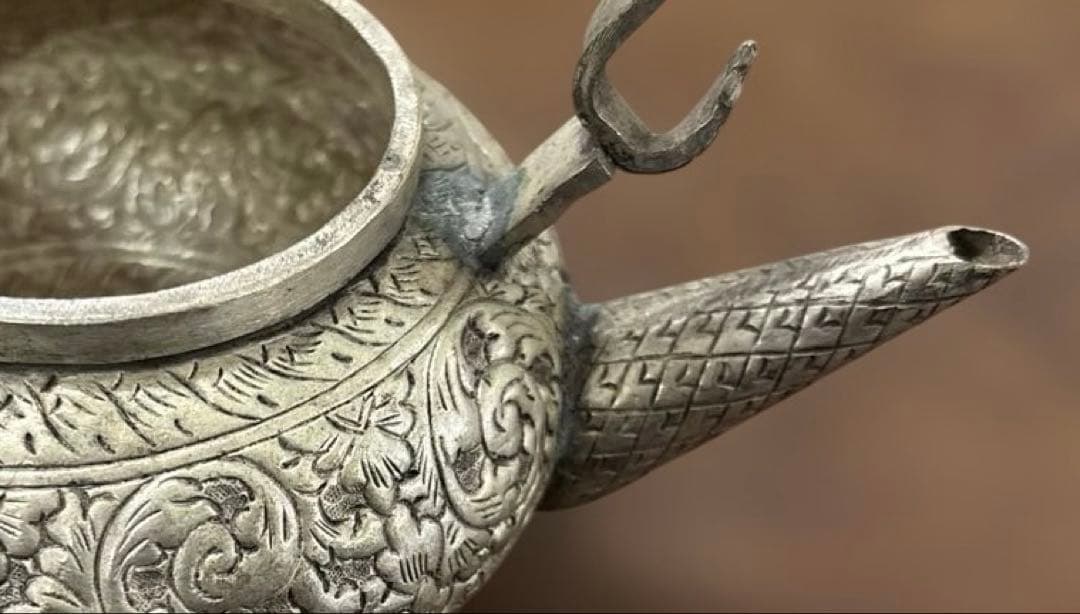 錫製 彫刻文様 水注 急須型 蓋付き 420g 伝統工芸 古道具