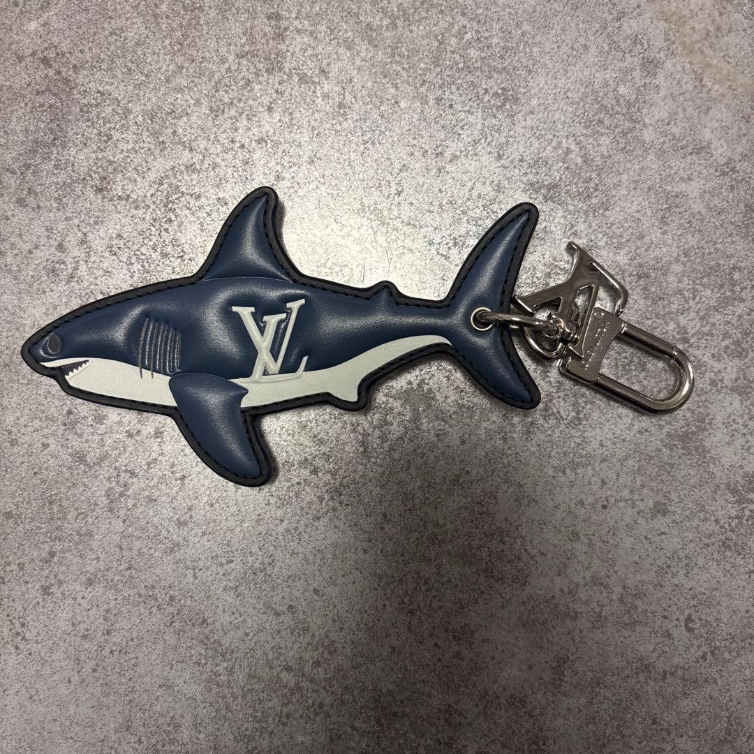 LV サメ型キーホルダー ネイビー