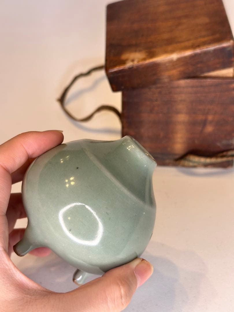 明代 龍泉窯 青磁 三足小瓶 香炉形 茶道具 骨董 共箱付