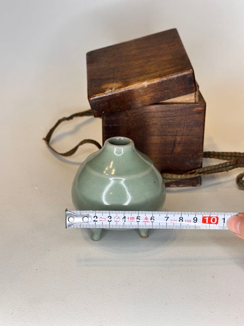 明代 龍泉窯 青磁 三足小瓶 香炉形 茶道具 骨董 共箱付