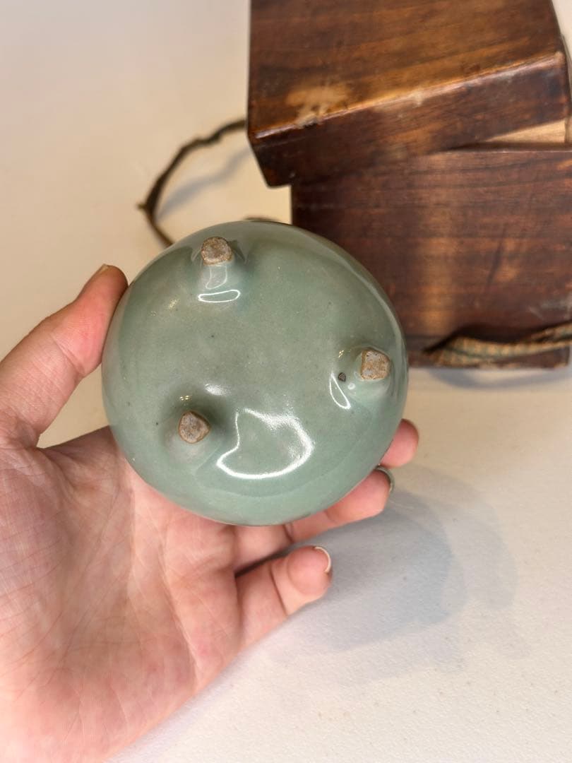 明代 龍泉窯 青磁 三足小瓶 香炉形 茶道具 骨董 共箱付