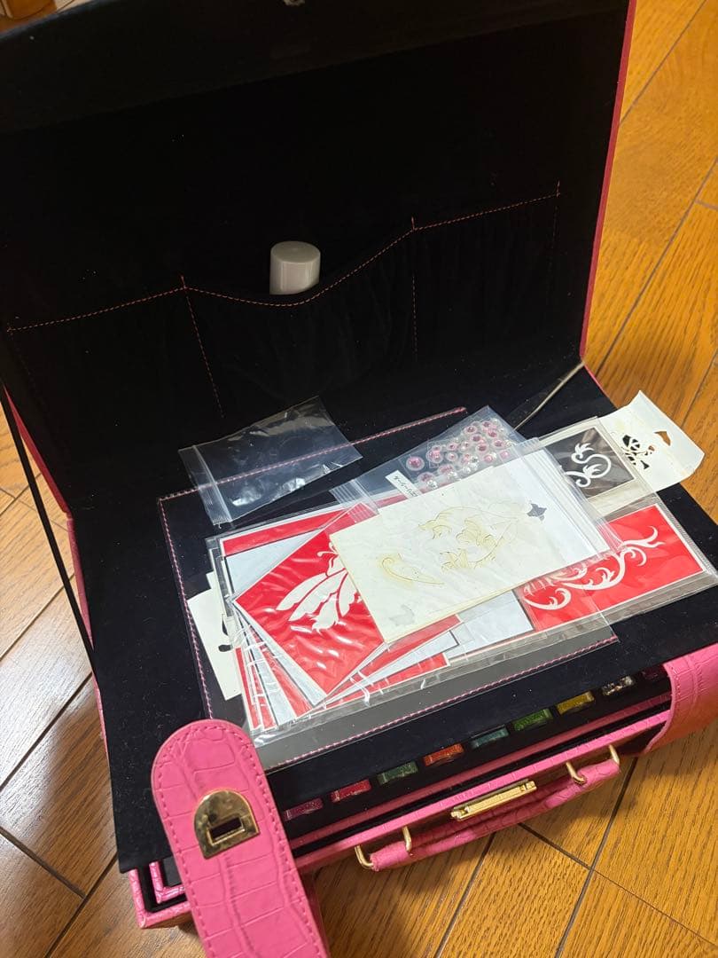 美品　48色以上　ボディジュエリー多色グリッターセット　ケース付き