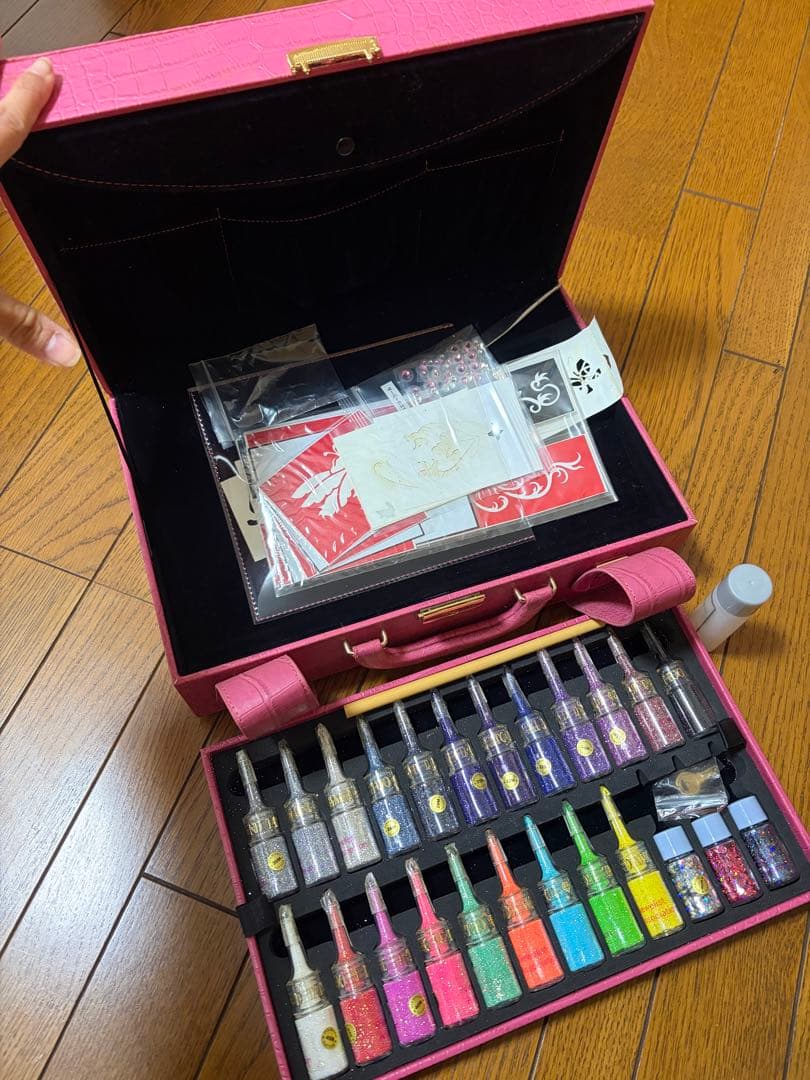 美品　48色以上　ボディジュエリー多色グリッターセット　ケース付き