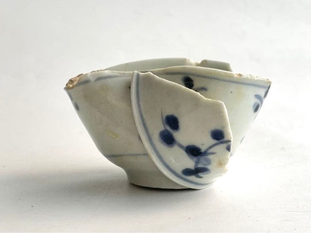 骨董　アンティーク　初期伊万里陶片　染付薺文小碗　盃　酒器　残欠　発掘　出土