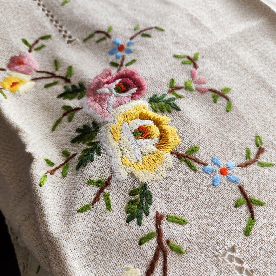 バラ蔓 カロチャ刺繍 厚手柔らか　ヴィンテージ大判テーブルクロス　お手仕事