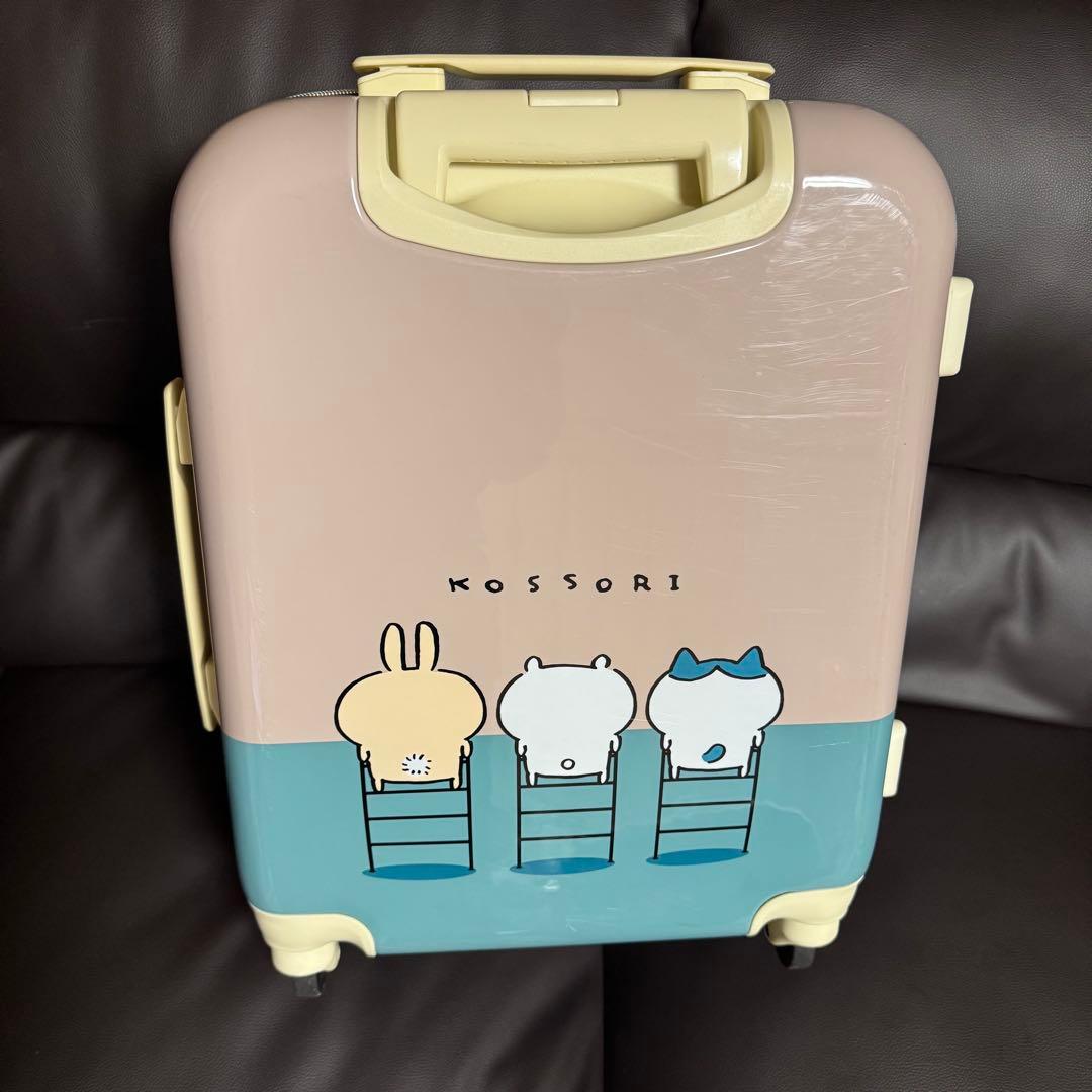 ちいかわ　キャリーケース スーツケース　kossori 缶バッジ付き