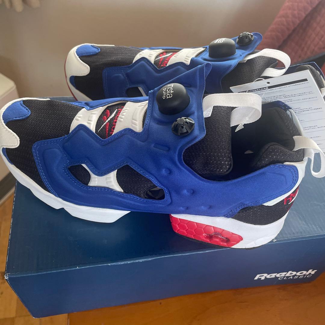 新品★Reebok インスタポンプ スニーカー 青黒