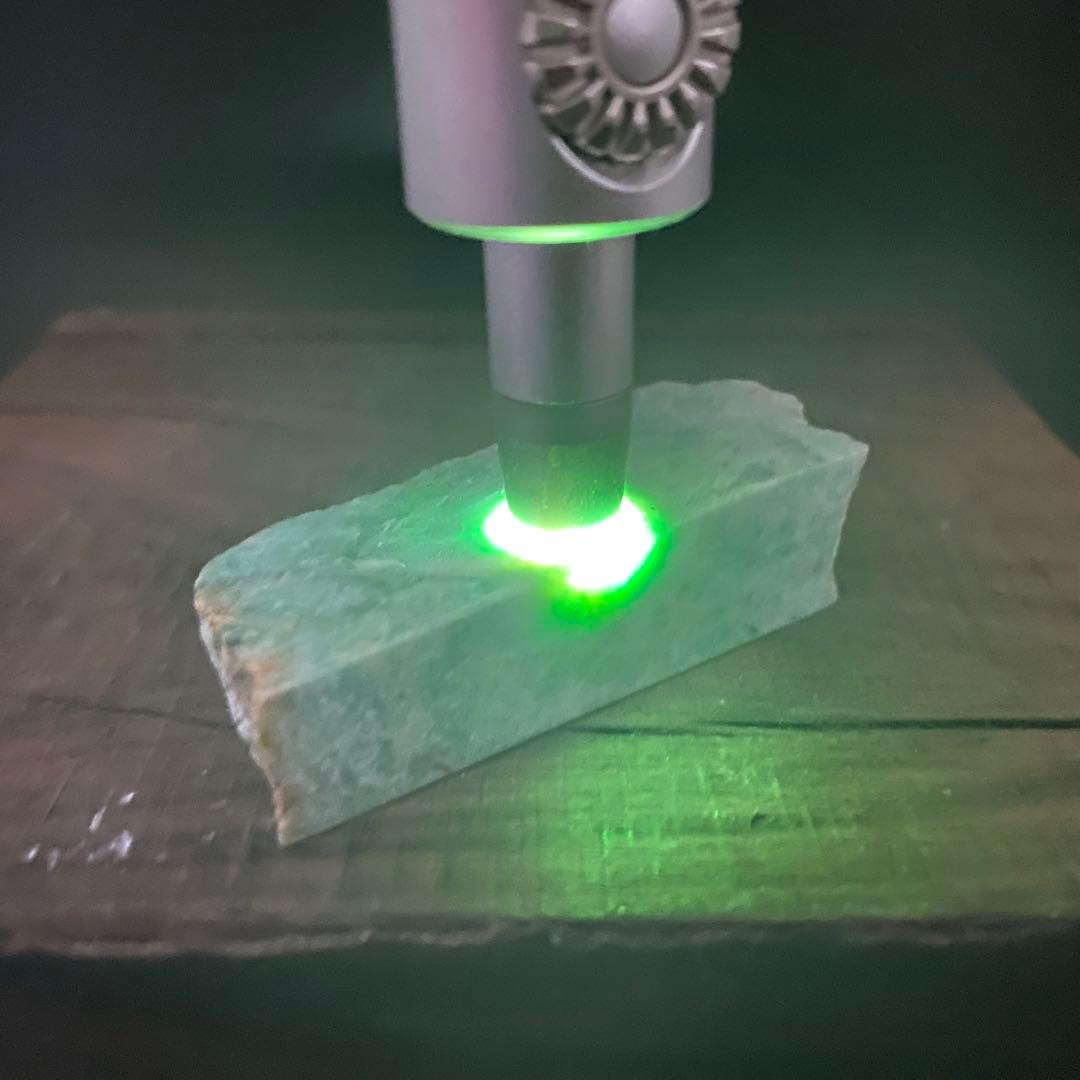 【1493】糸魚川産　翡翠　極上緑　70g　天然石　ヒスイ　宝石　パワーストーン