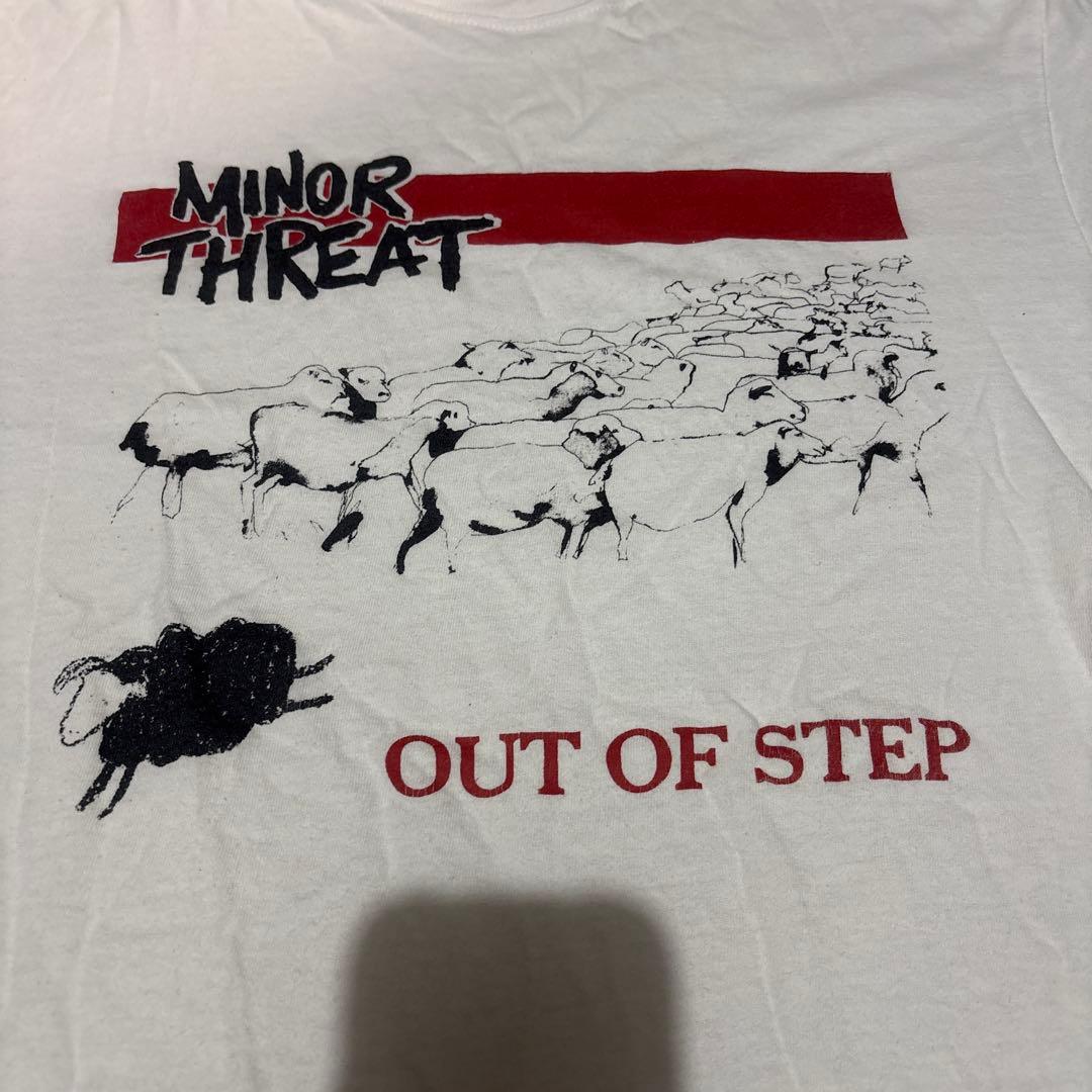 MINOR THREAT Out of Step Tシャツ 赤ライン