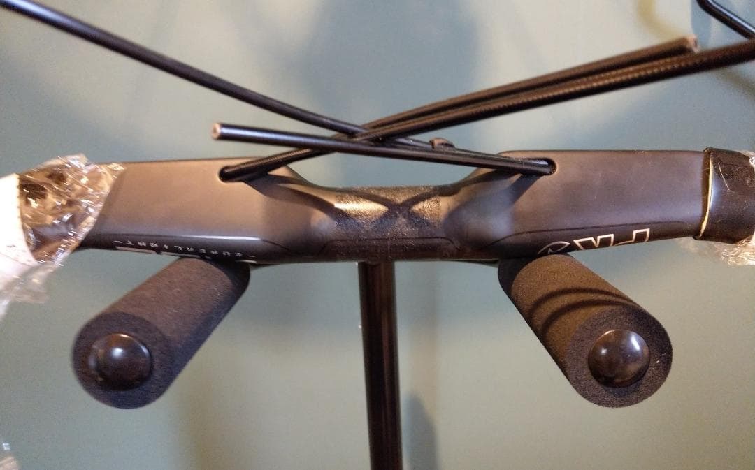 Shimano PRO VIBE エアロスーパーライトハンドルバー 380mm