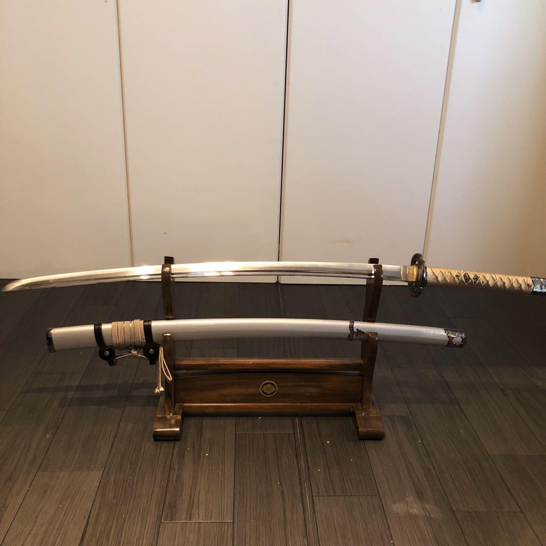 高級模造刀　銀鞘　居合刀　樋入り刀身　白拵え　亜合金刀身　名刀　刀袋付き