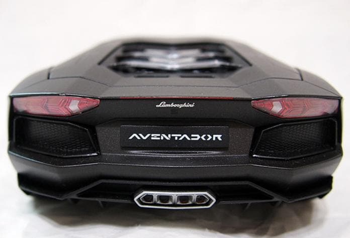 1/18 ランボルギーニ Aventador LP 700-4ミニカー完成品