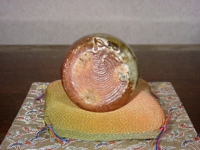 伊賀焼　作者不明　茶入写　共蓋　花押　在銘　無傷　箱無。