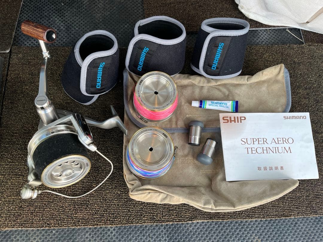 シマノ　SHIMANO スーパーエアロテクニウム（右）