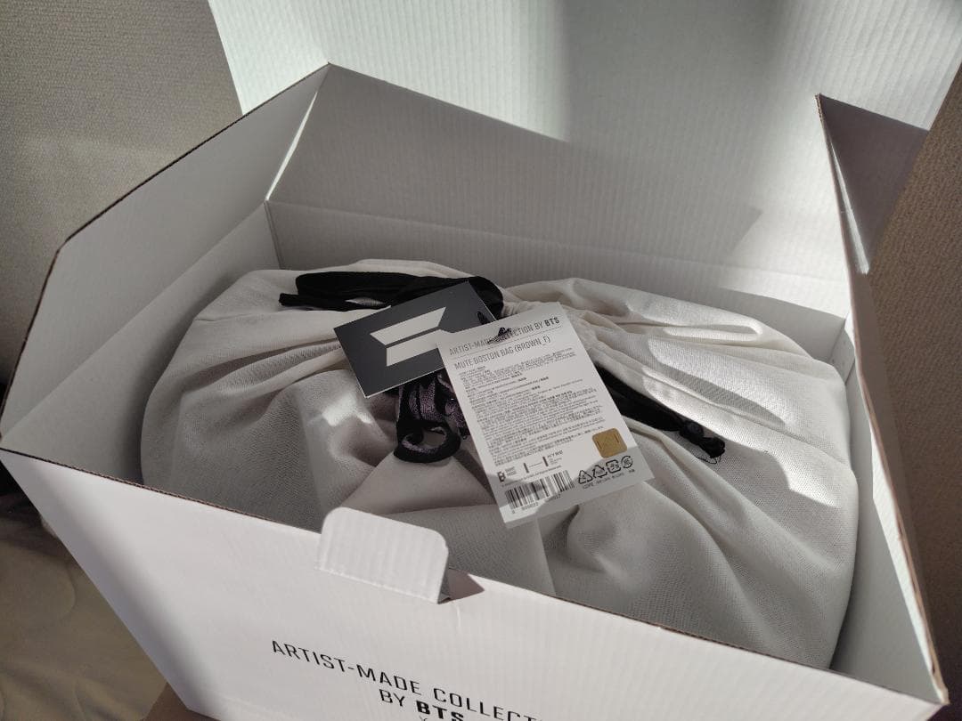 【公式・新品未使用】BTS V ボストンバッグ MUTE BOSTON BAG