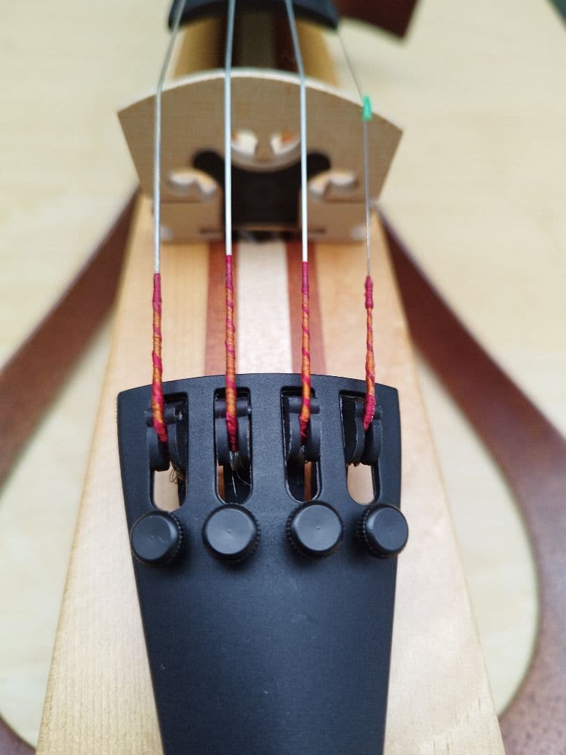 YEV104 エレクトリックバイオリン 4弦 ハードケースと弓付き