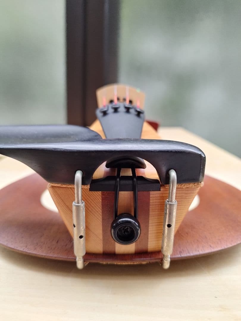 YEV104 エレクトリックバイオリン 4弦 ハードケースと弓付き