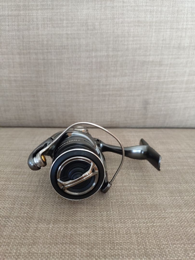 新品 シマノ SHIMANO スピニングリール 24 ツインパワー C2000