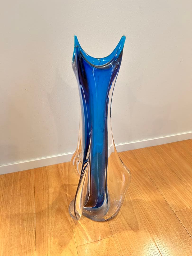 オーダーメイド 青いガラス 花瓶 流線型デザイン