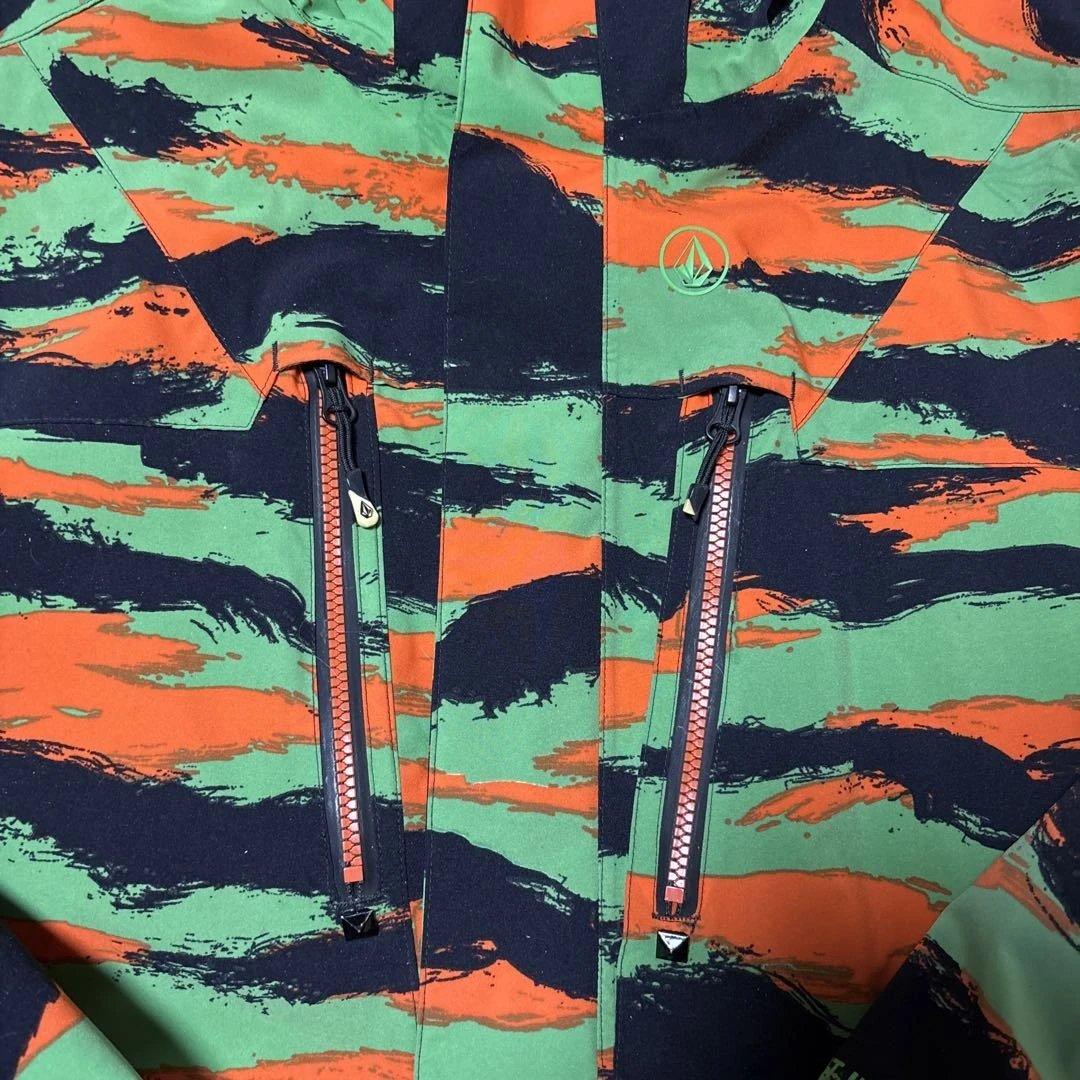 VOLCOM 迷彩柄アウター　スノボ　スノーボード　カモフラ 緑オレンジ