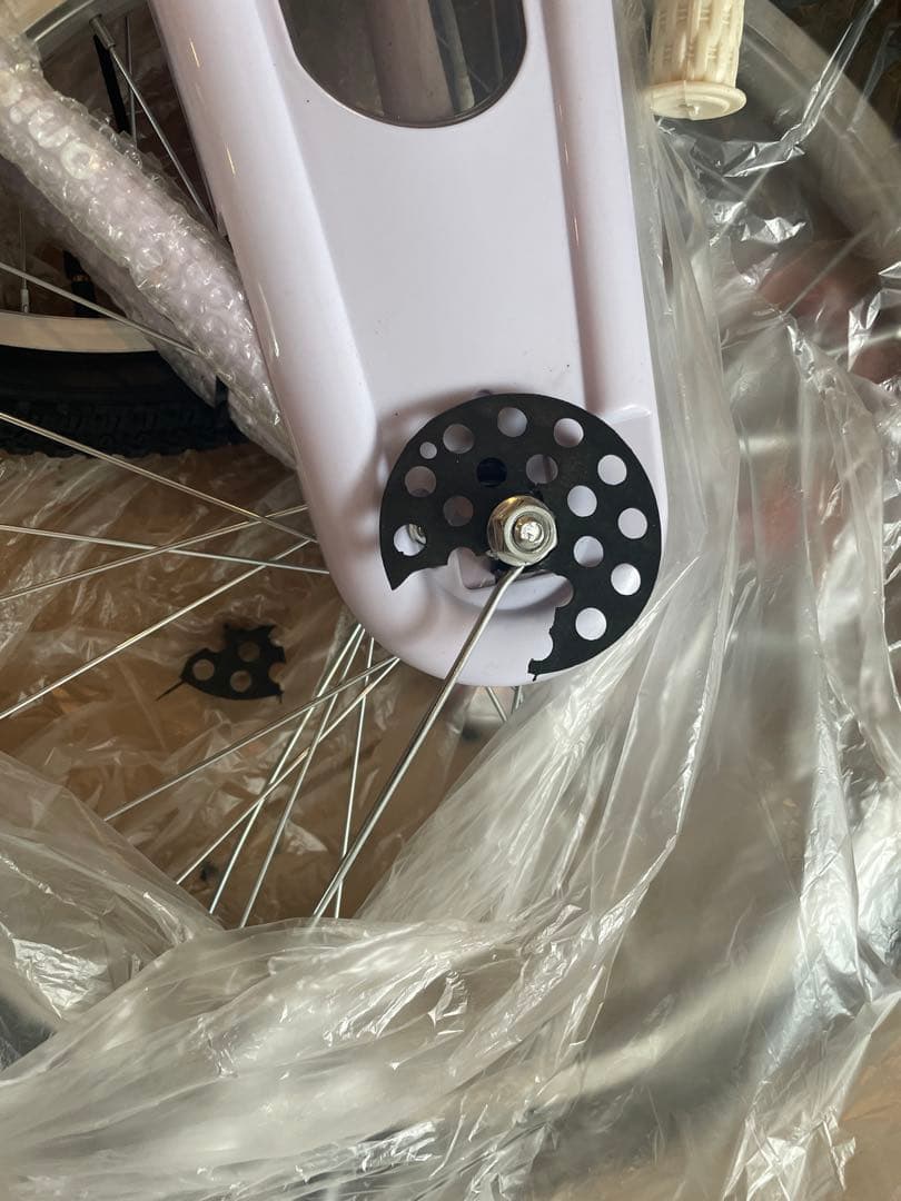 18インチ 子ども用自転車 紫 未使用 初期破損あり（チェーンガード）