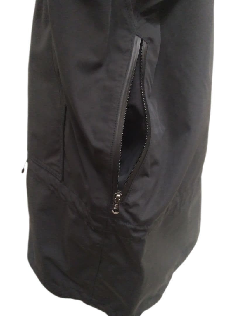 最終値下　豪雨に最適!新品未使用Iroquois完全防水レインパーカー