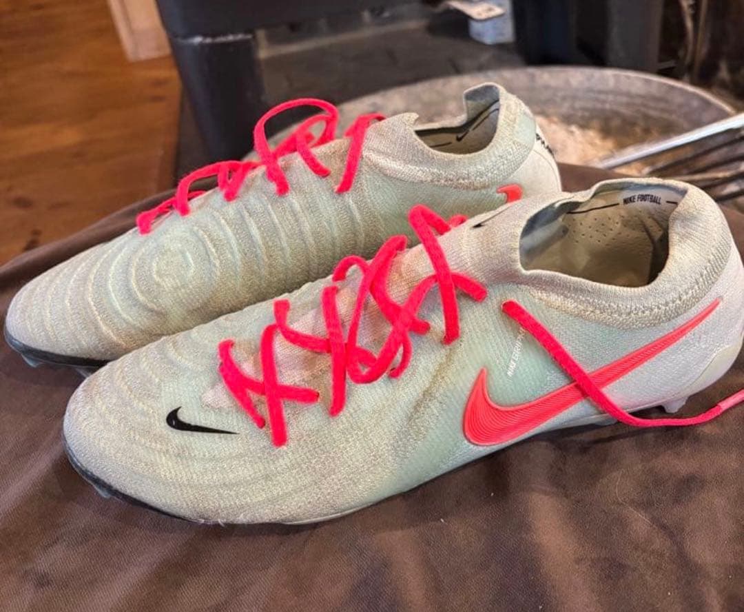 Nike サッカーシューズ ホワイト/ピンク