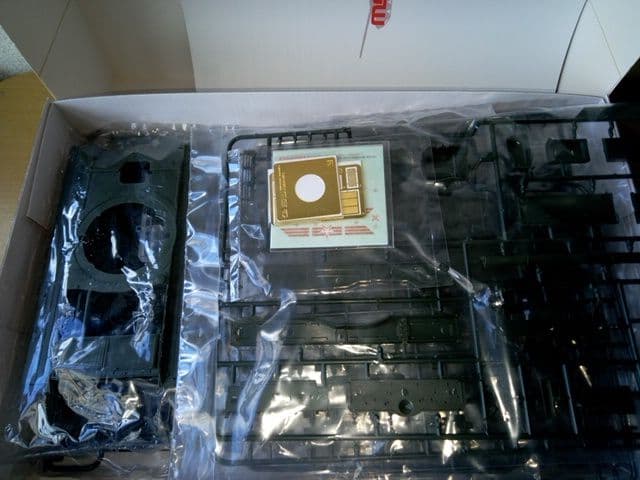 U*O様 未組立！1/35 MENG TS-028 ロシア連邦主力戦車T-72B