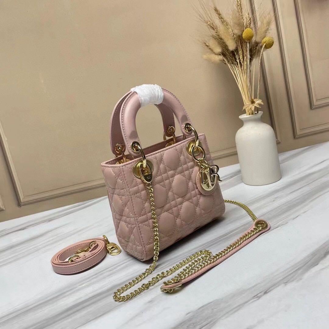 年末年始価格【実写画像】 ロゴ キルティングミニバッグ ピンク