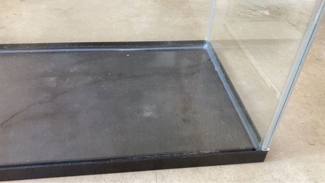 ガラス製水槽　大小2個　他，付属品つき