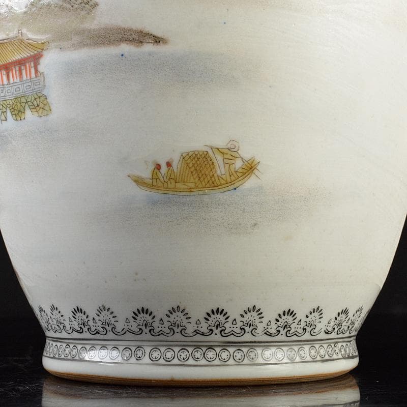 中国　景徳鎮製　粉彩　漢詩山水文瓶　D　R6038B