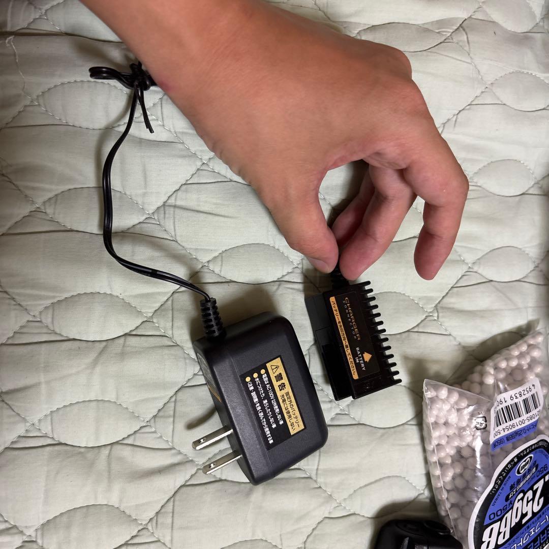 東京マルイNo.11 グロック18C 電動ハンドガン＋バッテリー＋充電器セット