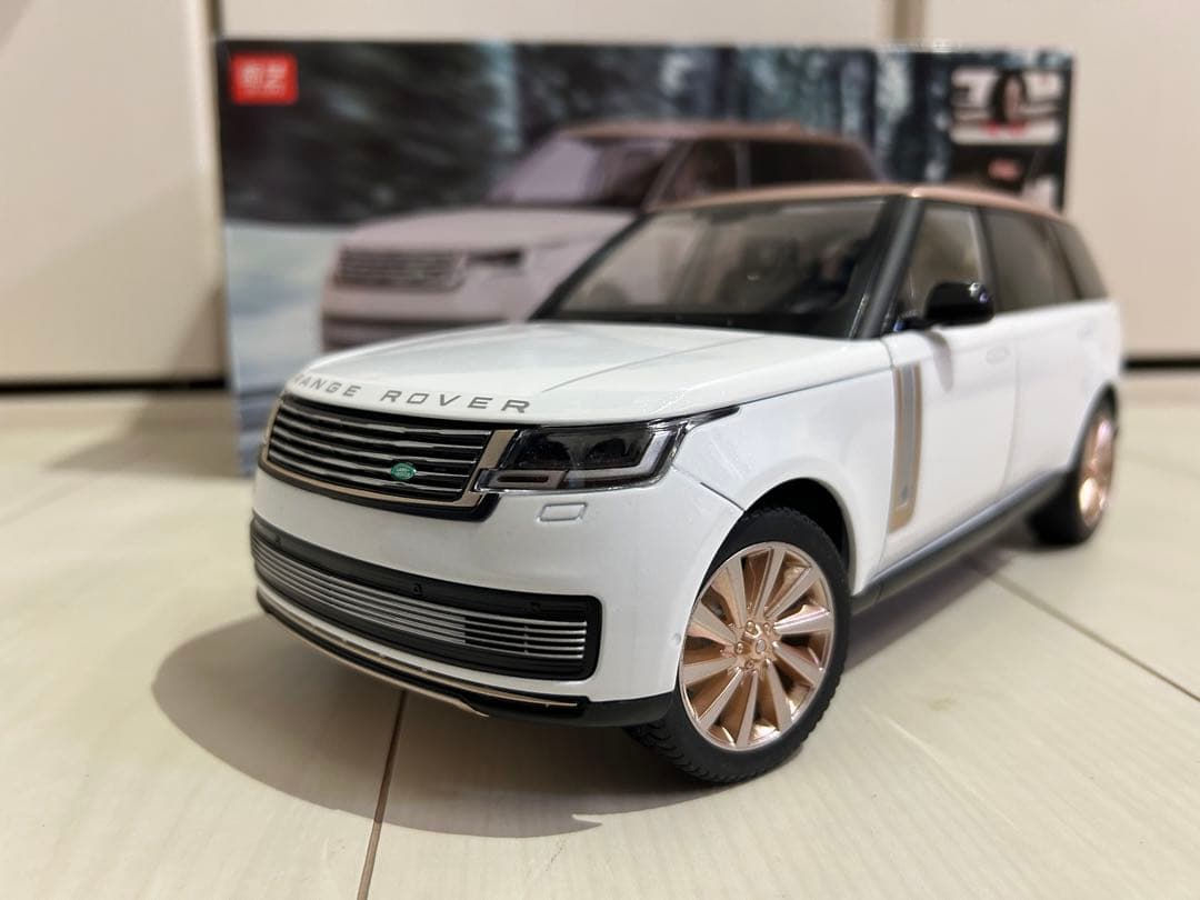 希少 1/18 ランドローバー レンジローバー ヴォーグ ロング 新型 白/金