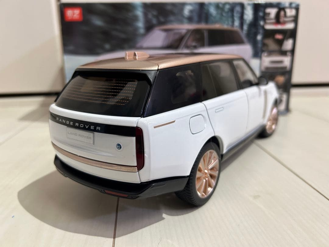 希少 1/18 ランドローバー レンジローバー ヴォーグ ロング 新型 白/金