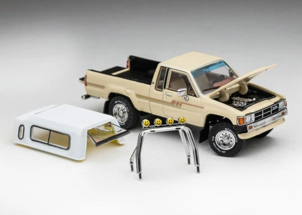 1987 トヨタハイラックス SR5 エクストラキャブベージュウィズアクセサリー