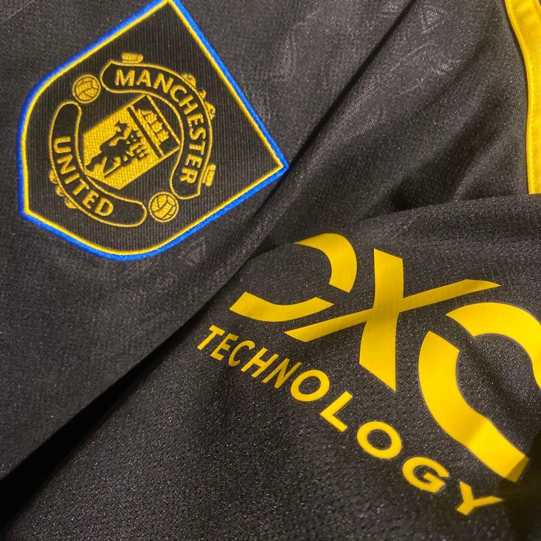 エンベウモ　マンチェスター・ユナイテッド　25/26　サード　CUP