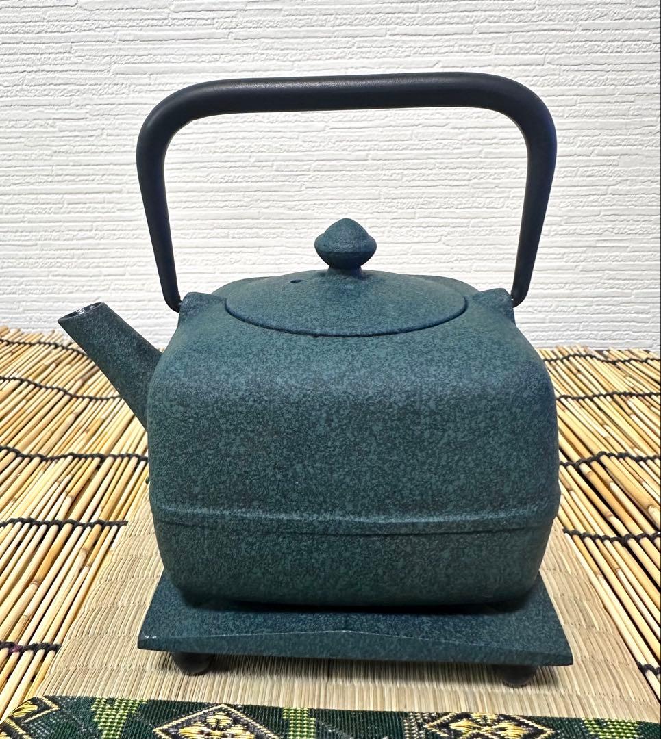 菊地保寿堂奥山清行デザインティーポットよほうＳ　鉄瓶敷きおりがみ　南部鉄瓶