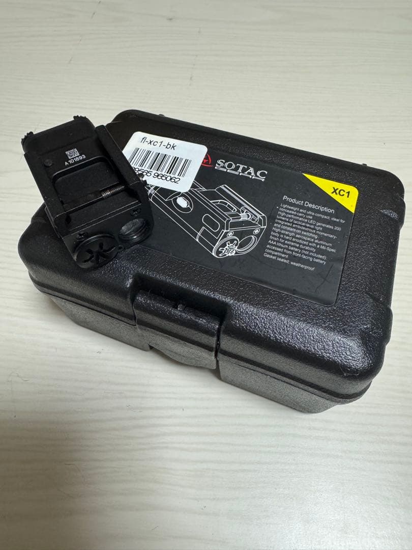 USPコンパクトガスガン、サプレッサー、ライト、サイト付き　18歳以上