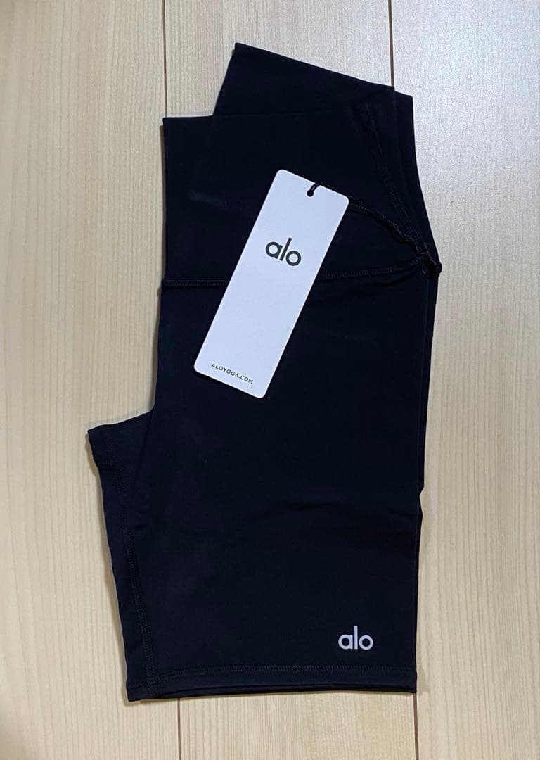 新品 alo アローヨガ 7インチ バイカー ショート ショーツ S