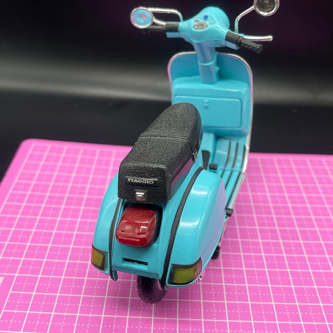 ニューレイ　ベスパ　vespa スクーター　ミニチュア　ミニカー　ドールハウスに