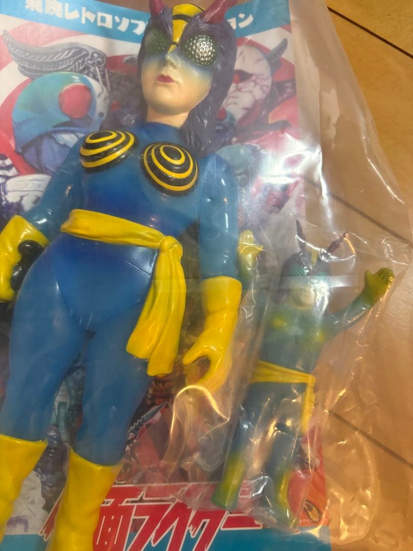 東映レトロソフビコレクション 蜂女(新色)+ミニソフビ