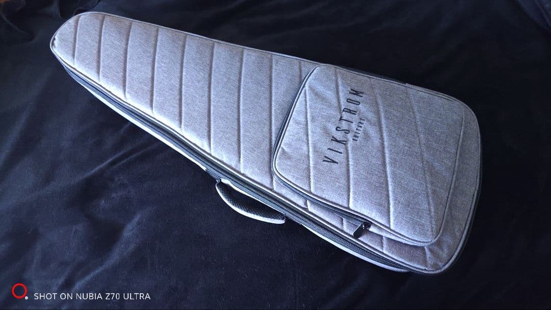 VIKSTROM GUITARS　7弦　ヘッドレス　美品