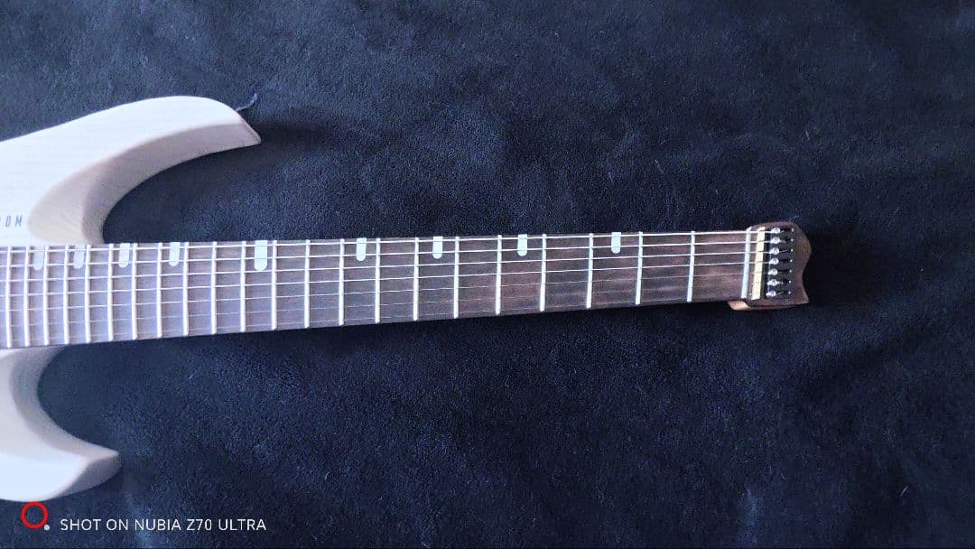 VIKSTROM GUITARS　7弦　ヘッドレス　美品