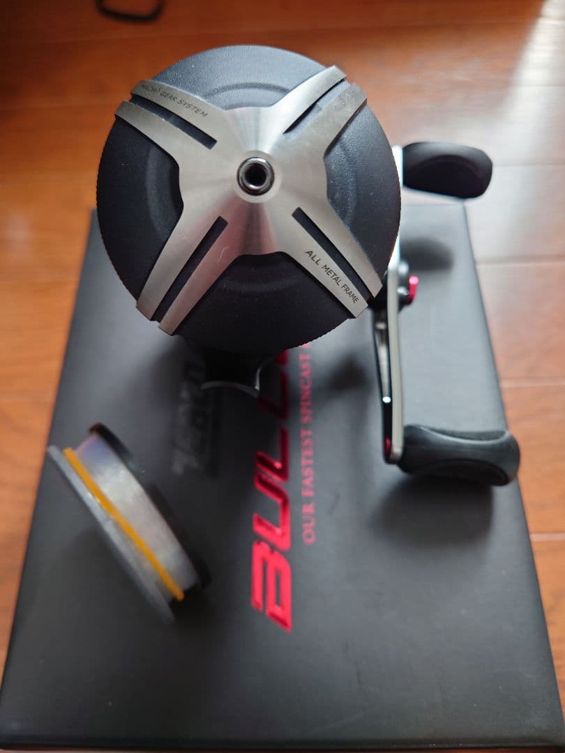 ゼブコ.バレット新品未使用品スピンキャストリール ZB3 HBC8、