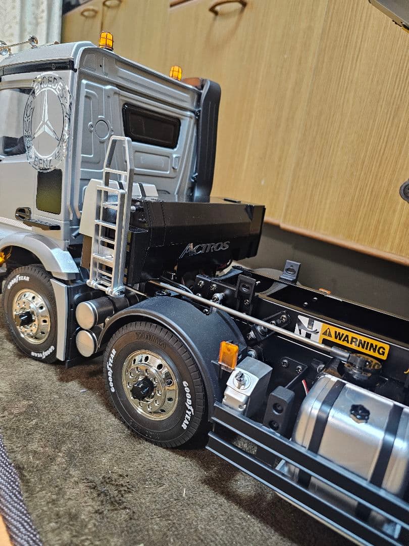 タミヤ　ベンツ AROCS　4151 8×4 フルオペレーション　セット