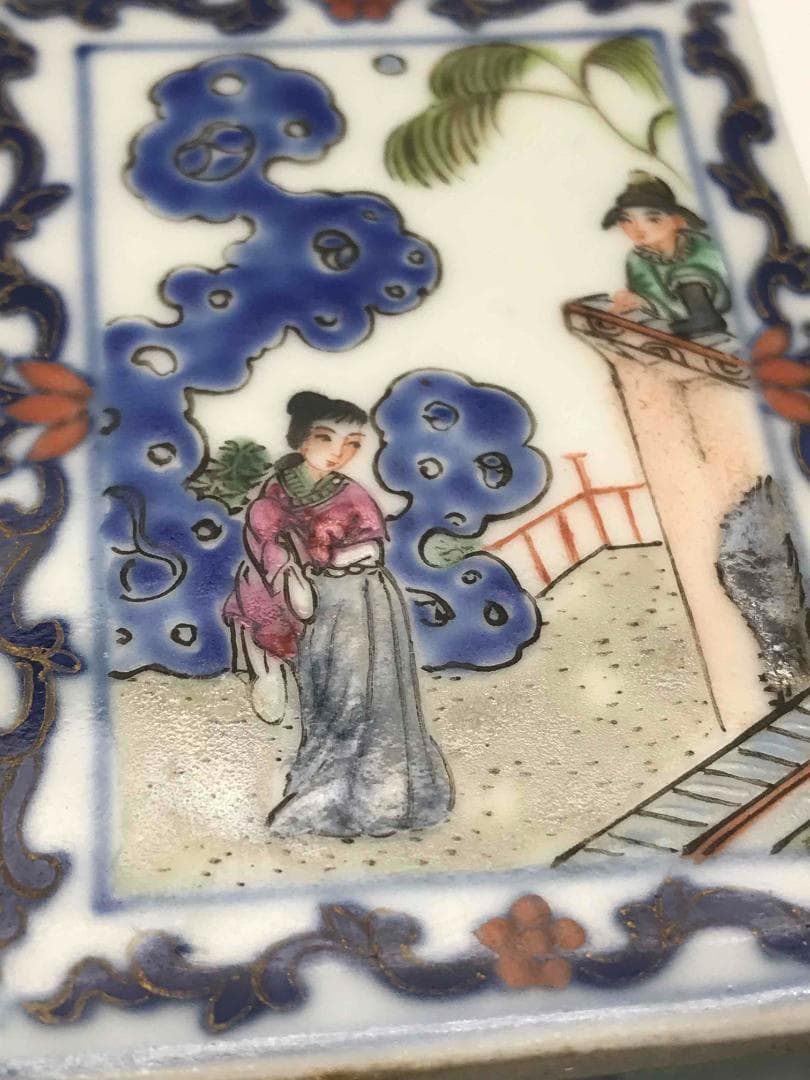 清乾隆時代　【大清乾隆年製】在銘　粉彩琺瑯彩松石緑釉人物文四方筆筒 (F-17)